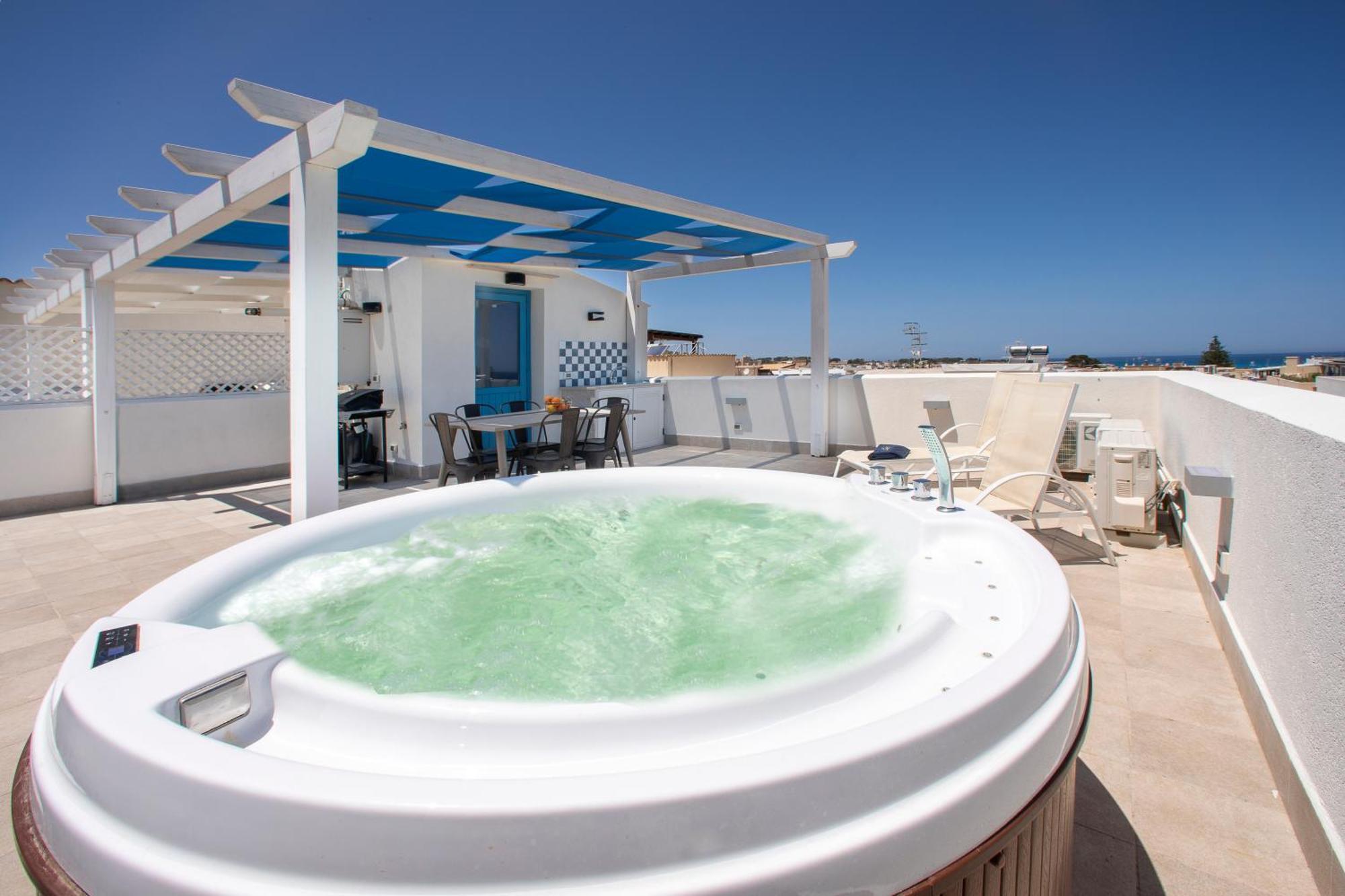Itaca E Medea - Appartamenti Con Idromassaggio In Terrazza San Vito Lo Capo Eksteriør billede